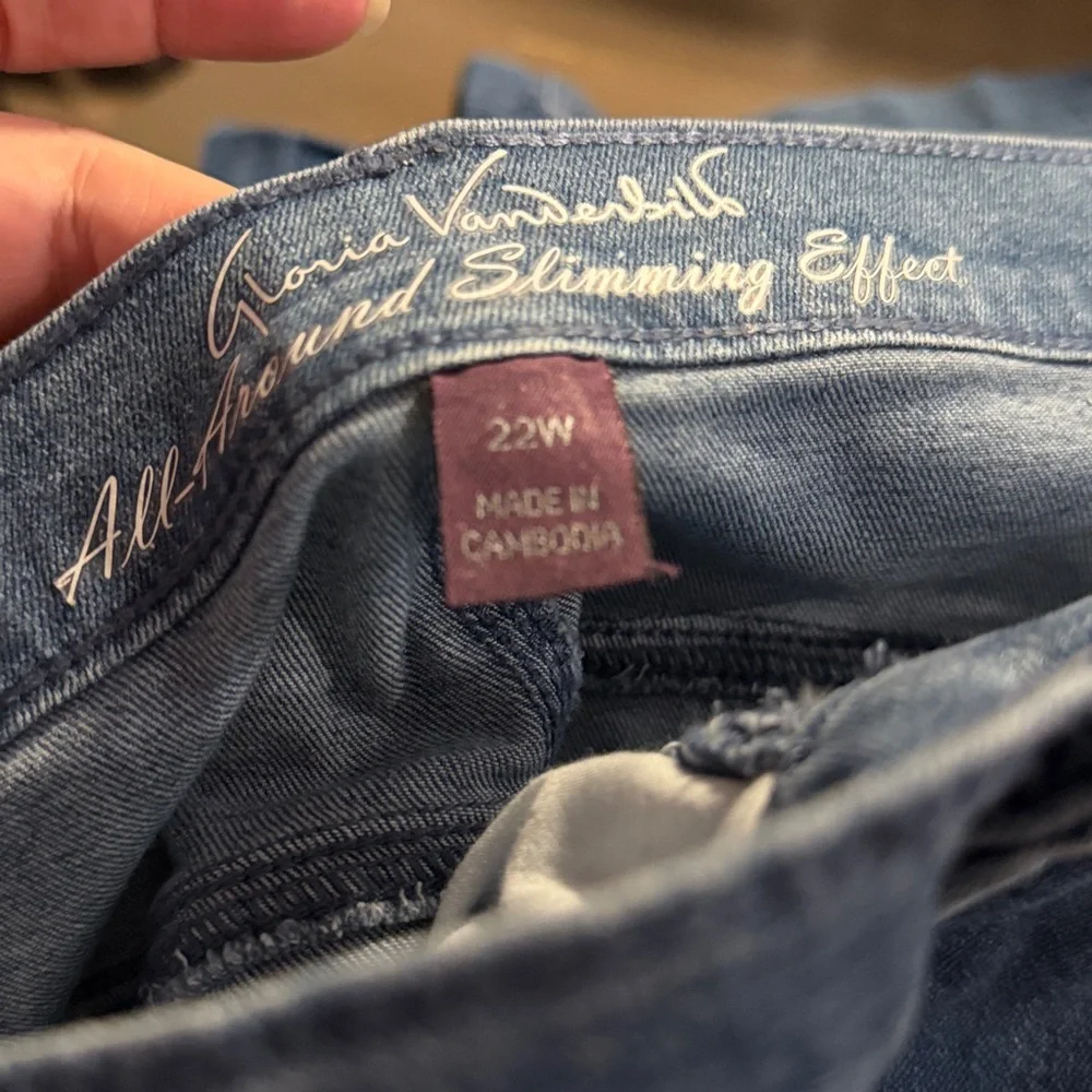 Gloria Vanderbilt Blue Women's Jean Shorts - Picture 10 of 10